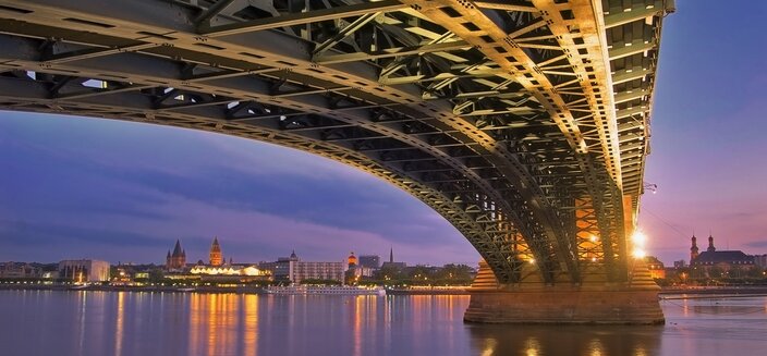 Andrea -Brücke über dem Rhein bei Wiesbaden, Deutschland