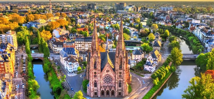 Andrea -Luftbild der Pauluskirche in Strassburg, Frankreich