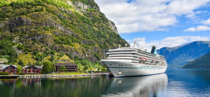 Artania -MS Artania in Flam