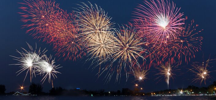 Swiss Crystal -Feuerwerk bei "Rhein in Flammen" in Bonn, Deutschland